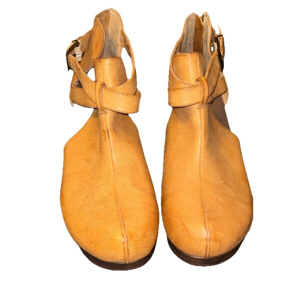 Yellow Box BALERA Women’s Wedge Heel Ankle Booties Platform Sz 10 - Picture 1 of 13